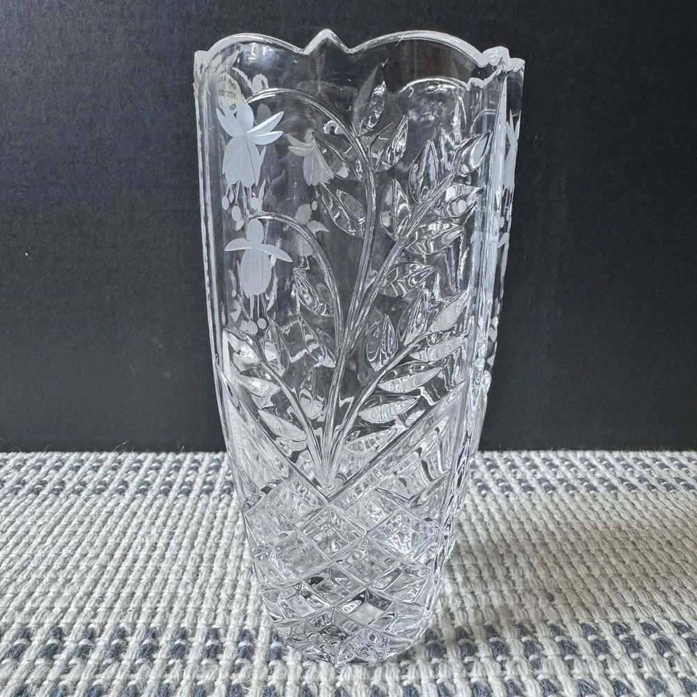 Honour Crystal ~ Hand Cut Crystal Made In Slovakia ~ Glass Vase 7.5 In Tall